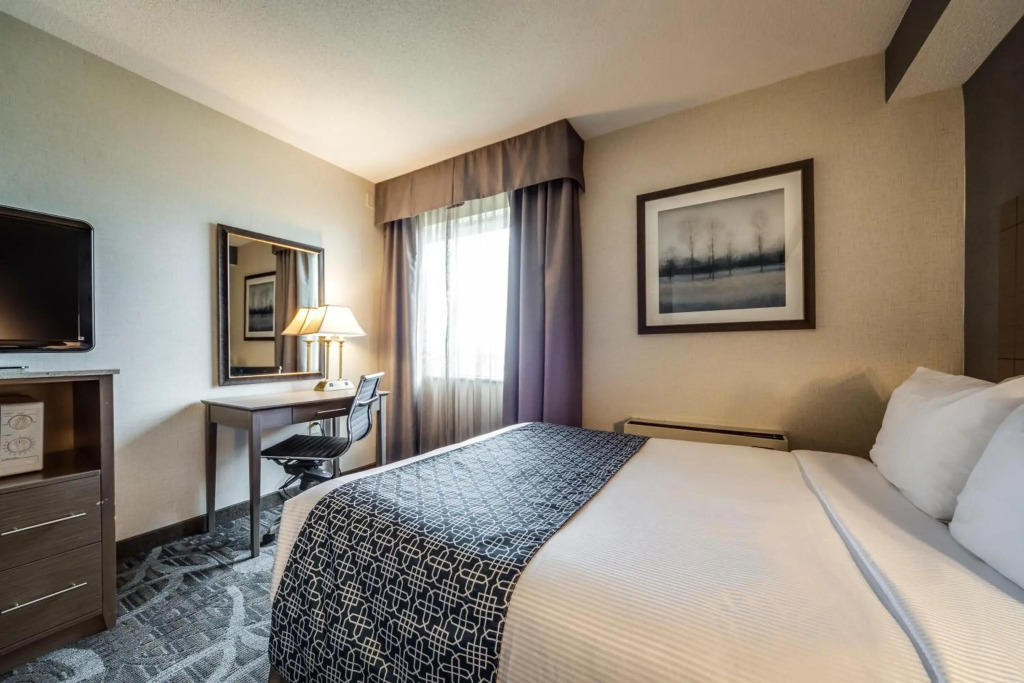 Monte Carlo Inn Airport Suites