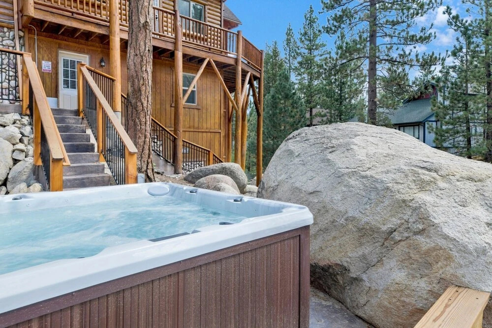 2070-five Bears Cabin 6 Bedroom Home by Redawning
