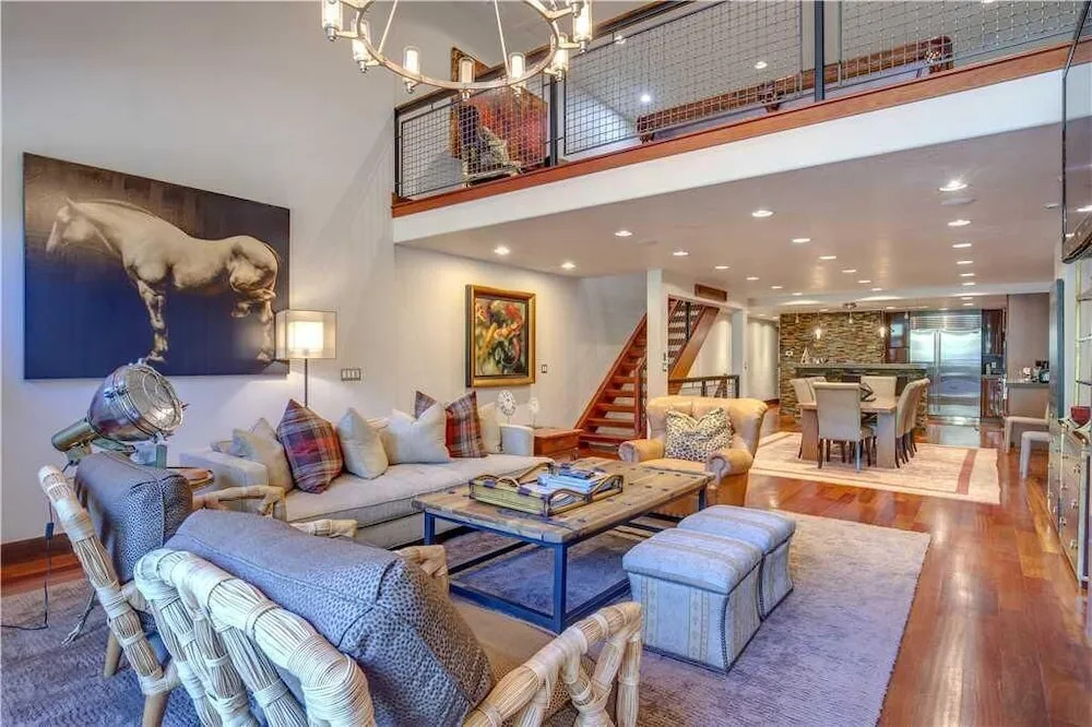 607 Deer Valley Drive 5 Bedroom Townhouse
