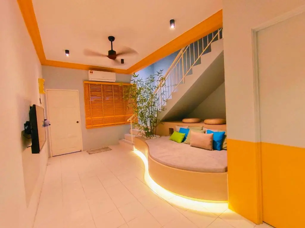 Kulai Dream Homestay 4room 16pax @near Kulai Aeon, JPO, Senai Airport, Legoland