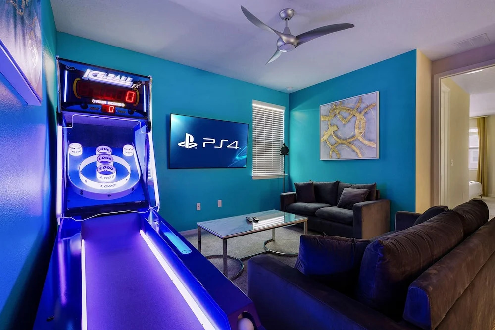 Sr011v: 9 Bed, Toy Story, Marvel- Avengers, Pool
