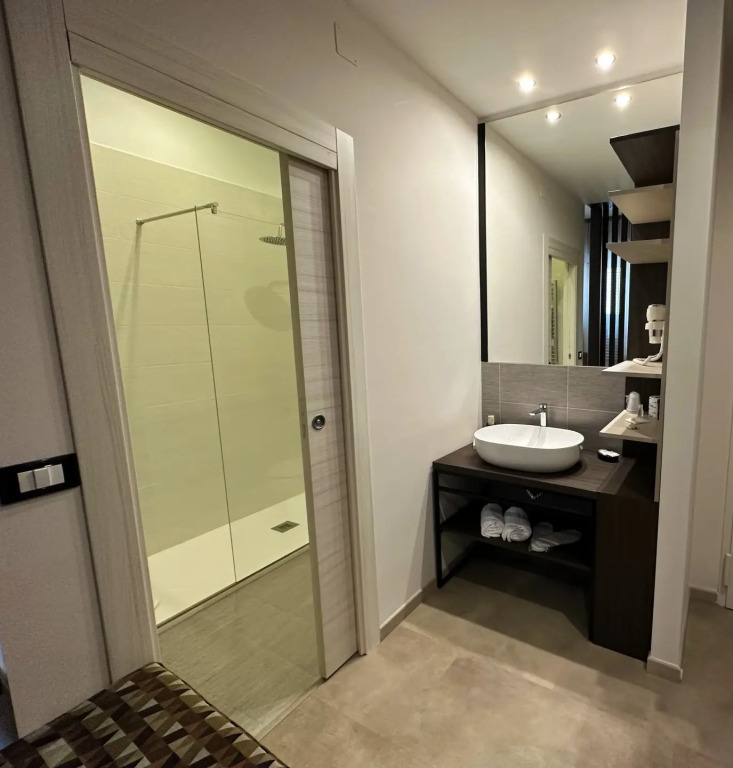 Hotel Tonic