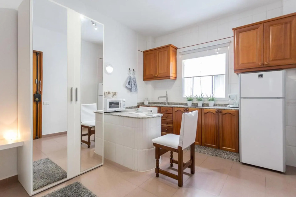 Studio near the Sea and City