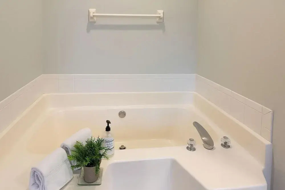 Heated Pool & Bathtub 4BR Near Disney