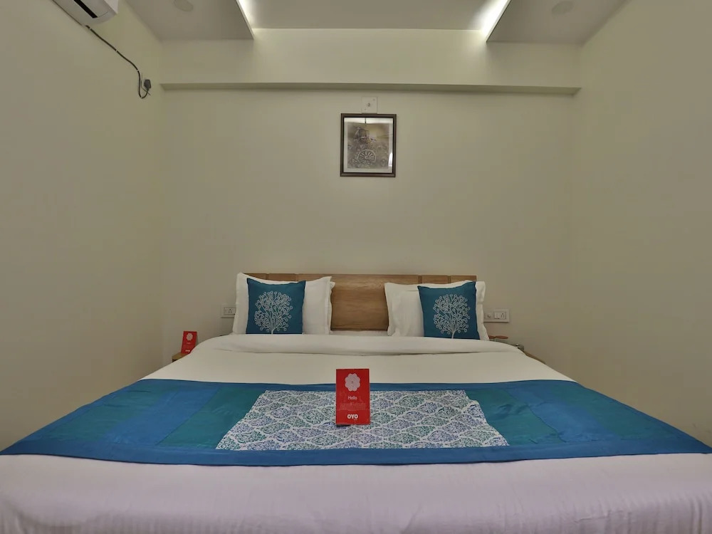 Collection O 12462 Hotel Shiv Inn