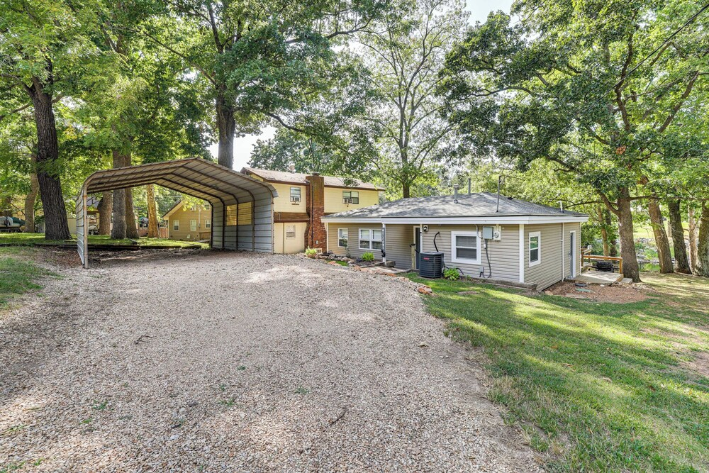 Deck + Dock Access: Lakefront Grove Cabin!