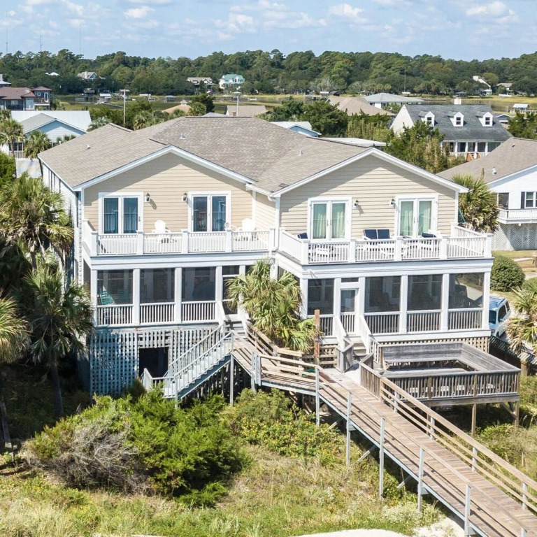 Fins to the Right - 6 Br Home