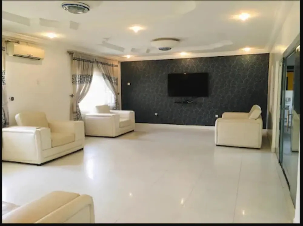 Mayors & Diplomat Apartment 1