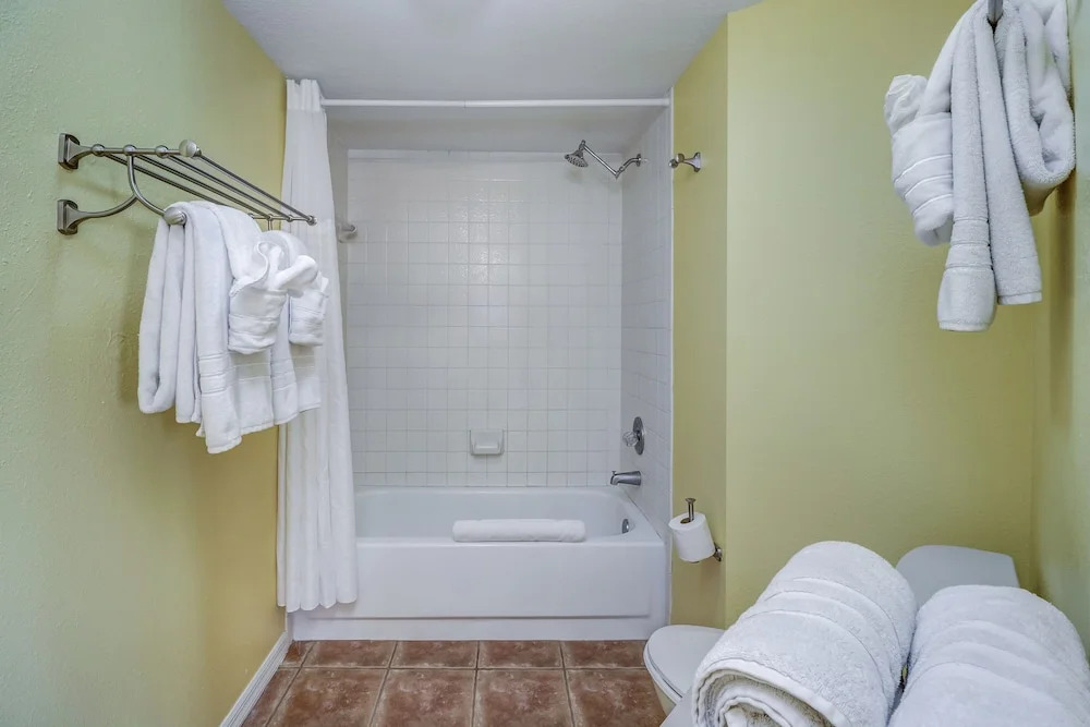 New Listing! Beachfront Perch W/ Pool & Balcony 2 Bedroom Condo
