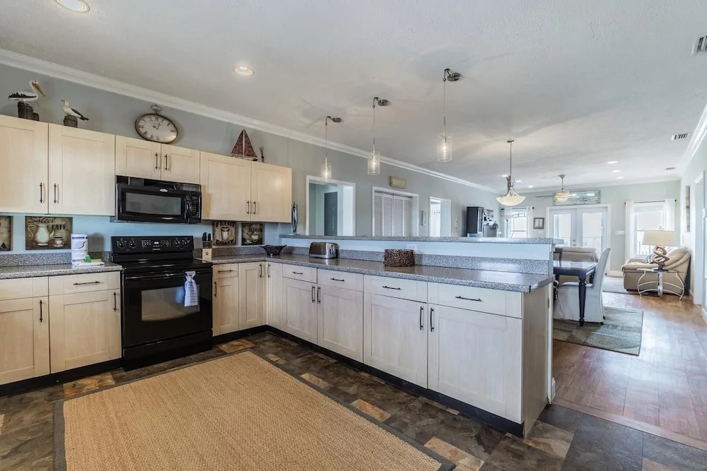 011 Chill Out Dauphin 4 Bedroom Home