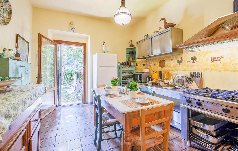 Awesome Home in Crespina PI With 6 Bedrooms, Sauna and Private Swimming Pool