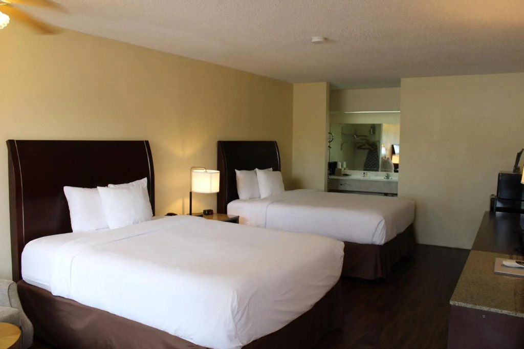 Executive Inn & Suites