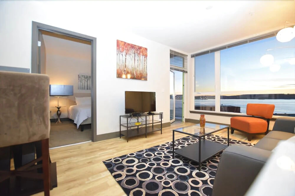 Belltown Pike Place Suites by Luxe Hubs