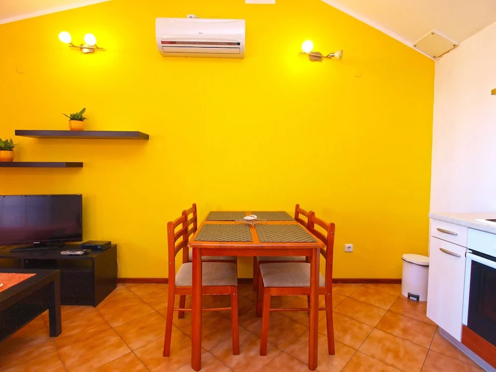 Apartment 990