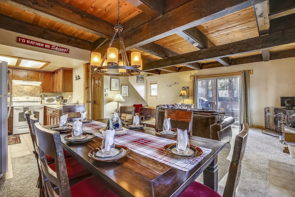 Book Now! 1 Min To Heavenly, 5 Min To Casinos & Lake! 4 Bedroom Cabin