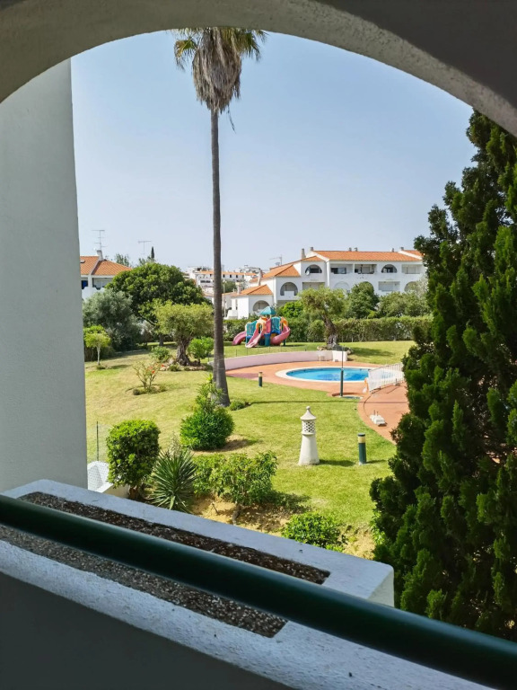211 Apartamento moderno com vista para a piscina no centro da cidade
