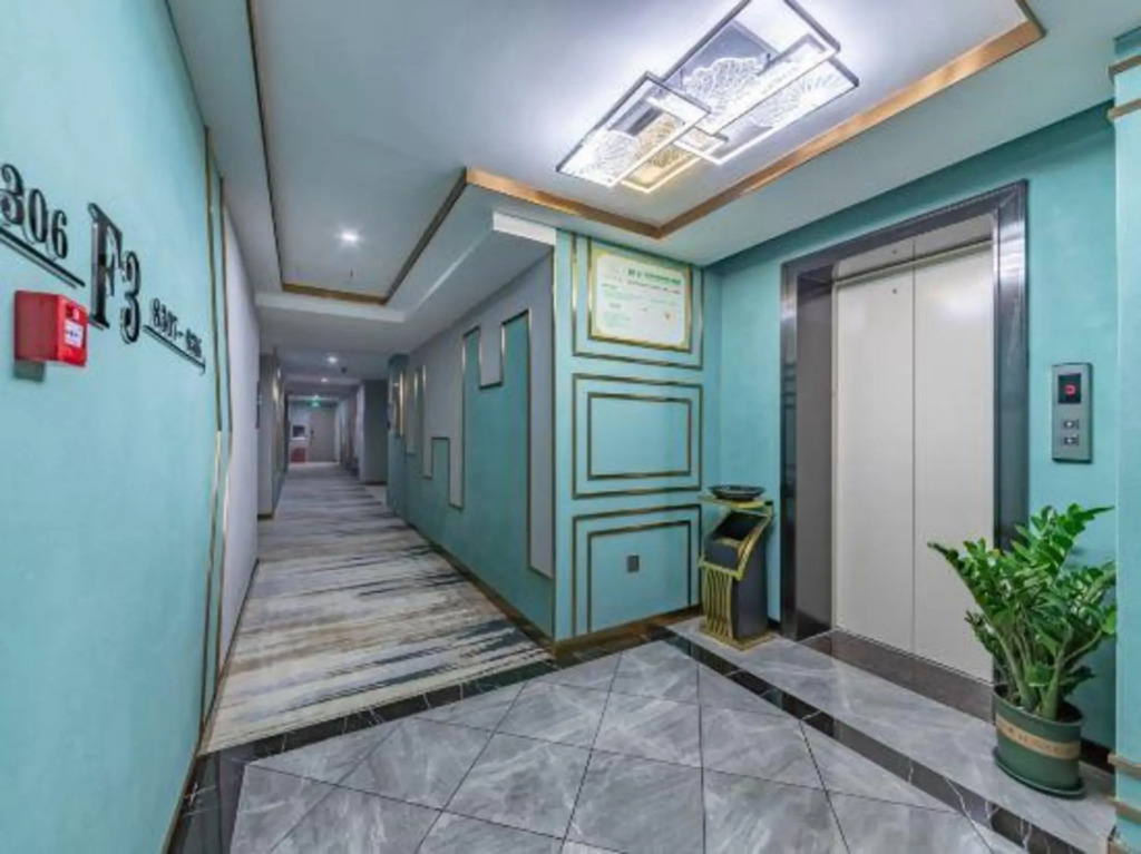 Guihe Yue Hotel(Guest World Plaza, Guigang High-speed Railway Station)
