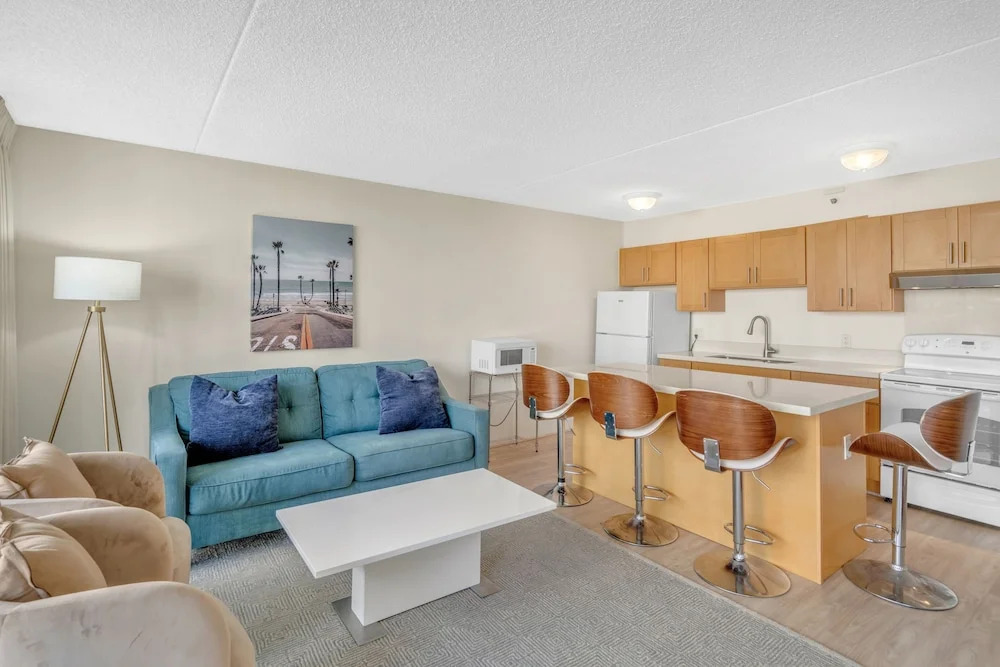 Deluxe Garden View Waikiki Banyan, Free Parking by Koko Resort Vacation Rentals