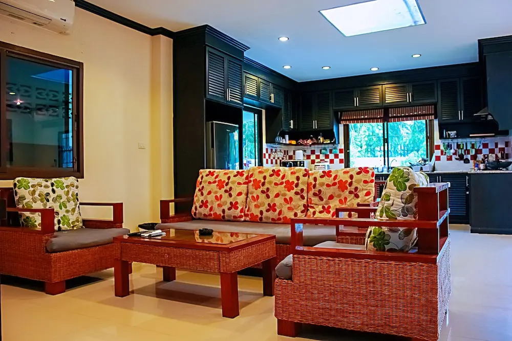Thai Family Rawai Villa hotel