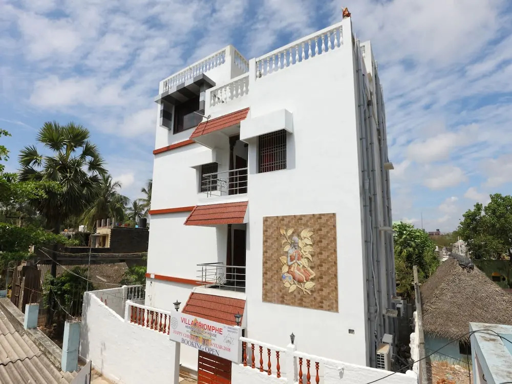 OYO 11582 Villa Triomphe