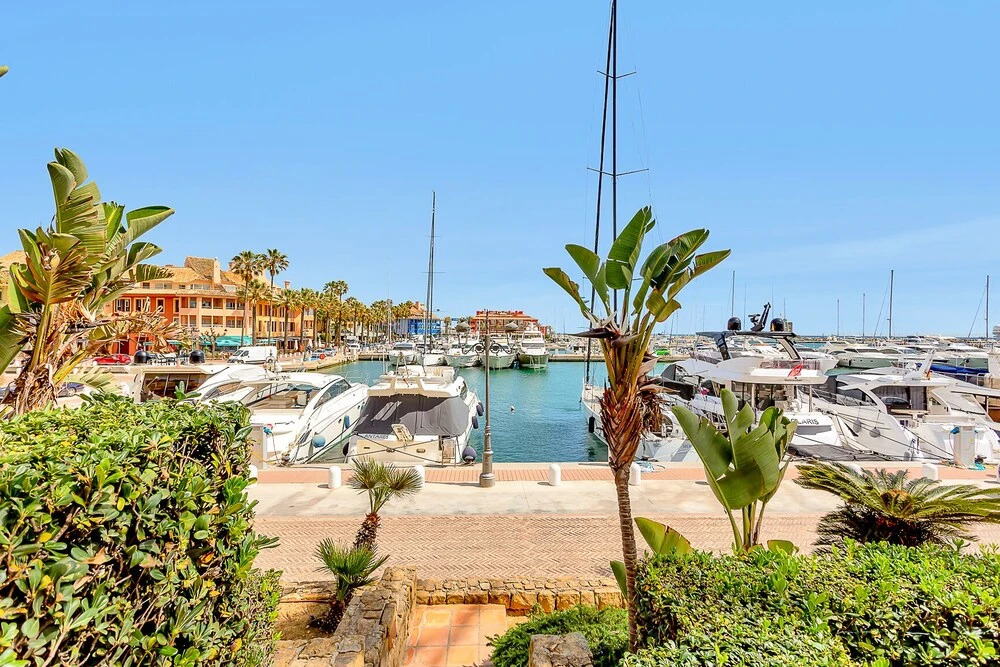 YOLO Spaces - Sotogrande Marina Luxury Apartment