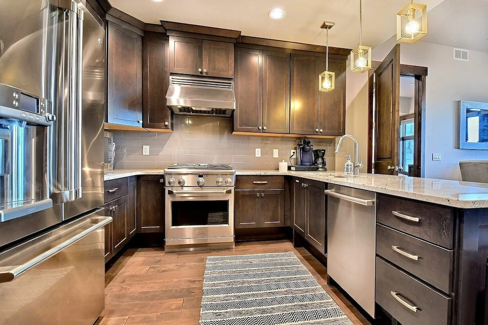 Blackstone Beauty 2 Bedroom Condo by RedAwning