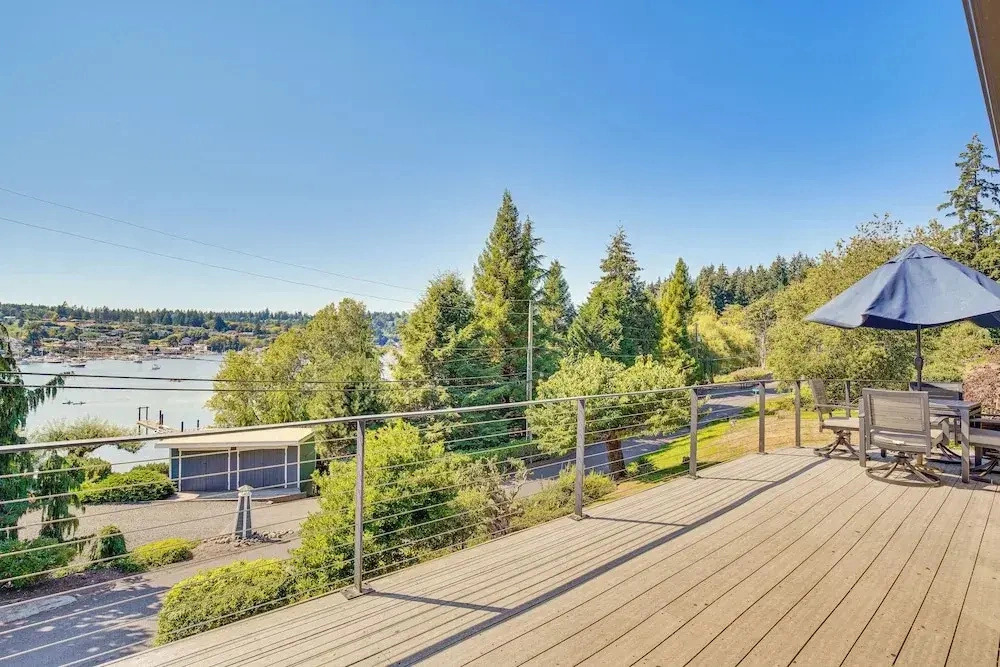 Gig Harbor Home: Large Deck, Outdoor Dining Area