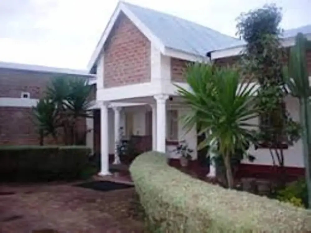 Zuus Lodge & Tours