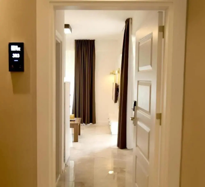 In Suit Luxury Hotel