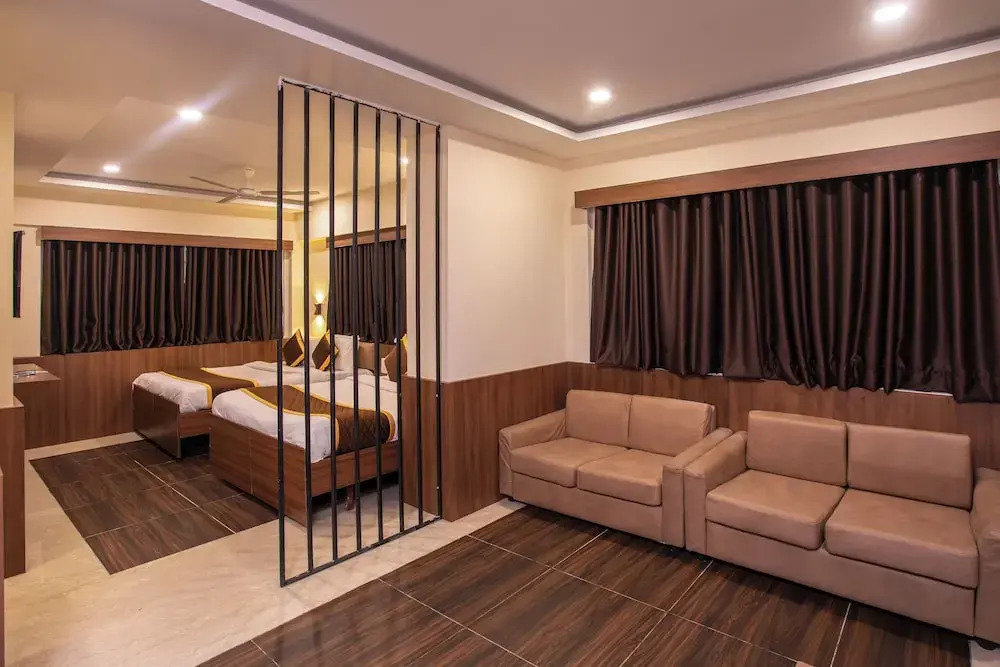 Stayz Inn De-luxe near US Consulate