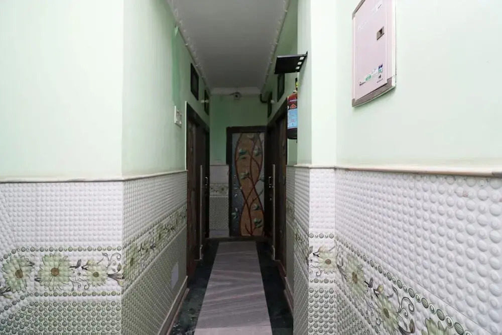 Karunamoyee Guest House By OYO Rooms