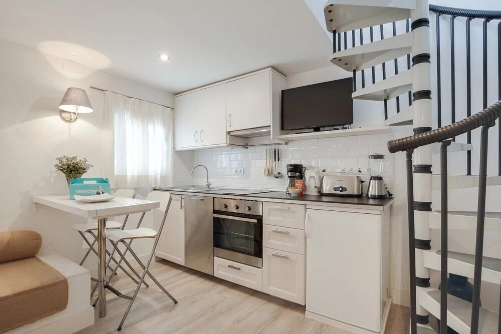 Lovely 1-bed Penthouse in Lesseps