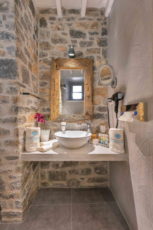 Lindos Shore Summer House with Jacuzzi And Sea View !!!