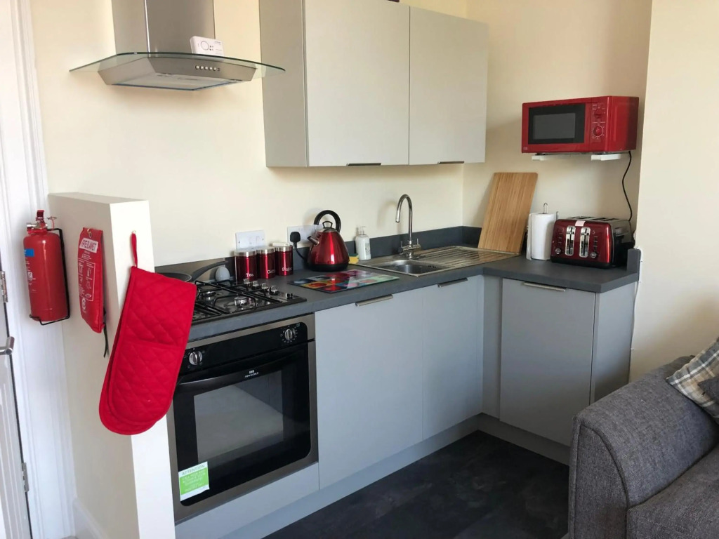 Wight On The Beach, Slps4, Stylish Apartment, Balcony with Sea Views