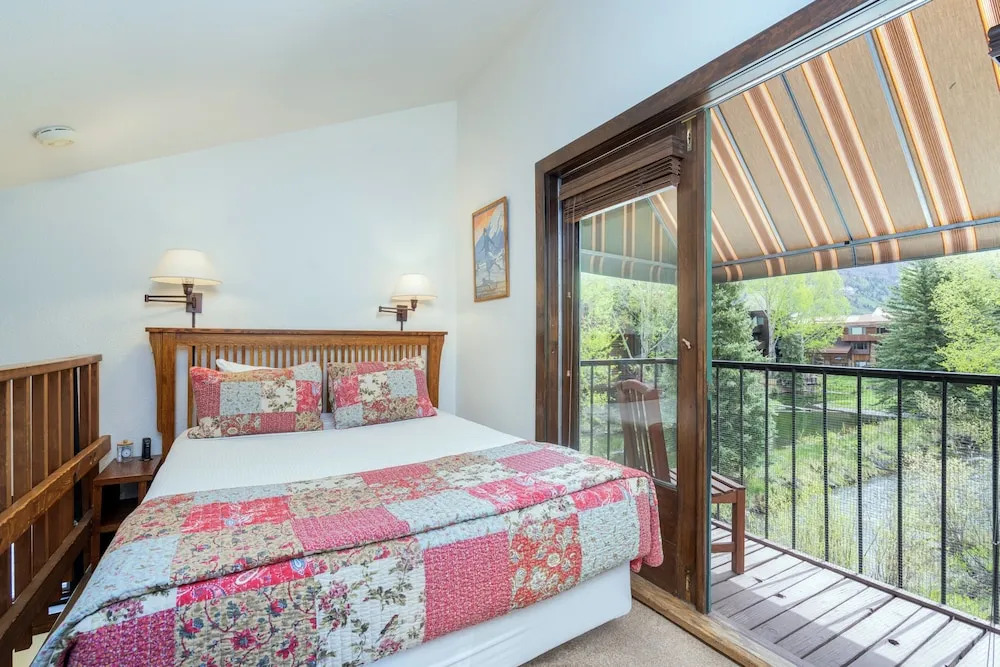 Manitou Lodge