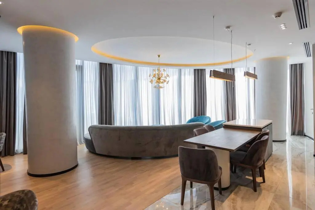 Luxury Hotel Apartment With Stunnig Views For 4