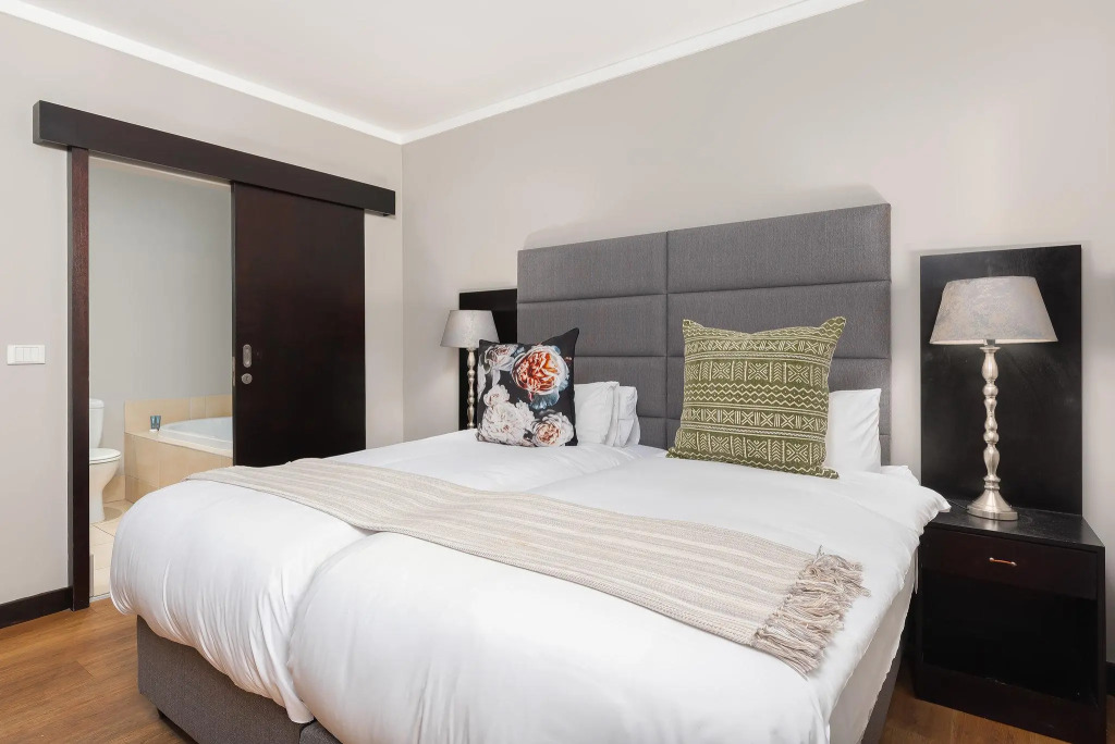 Icon Apartments