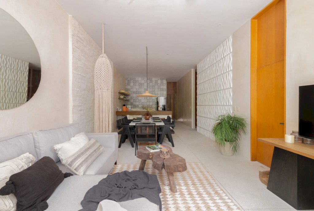 Stylish 3BR Apartment | Insta-worthy pool | Best WiFi | 10 min Bike Ride to the Beach