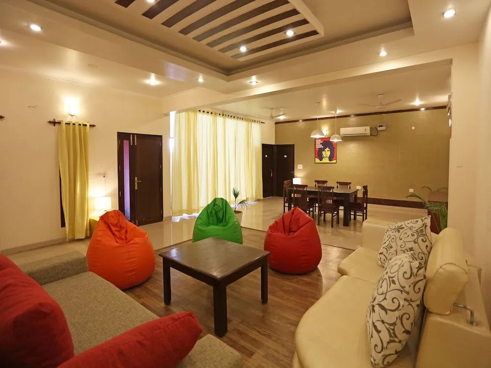 OYO Flagship 144 Noida Expressway NSEZ