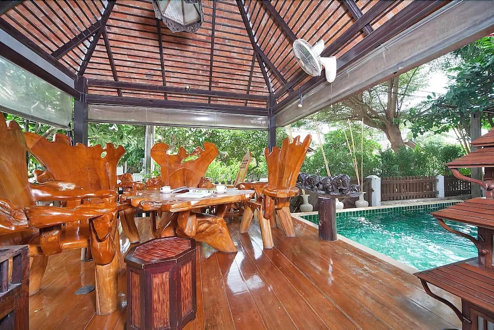 Baan Ruean Thai