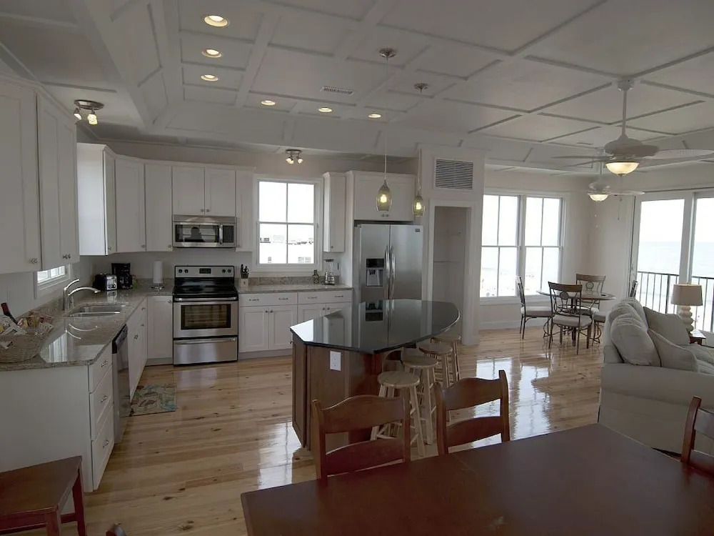Moontide - 5 Br home by RedAwning