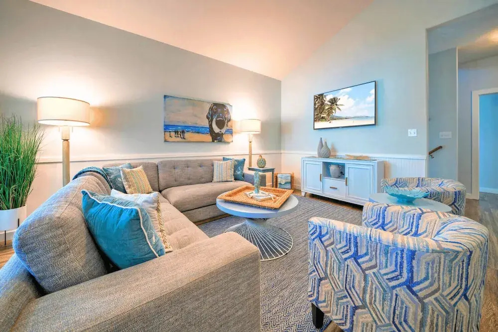 Sleeps 23, 2 Beachside Homes Resort Pool, Walk to the Beach, Balcony + Yard