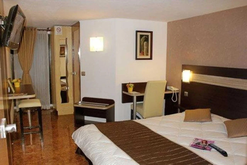 Contact Hotel Restaurant La Chaumière entre Orgeval et Flins A13 sortie 8