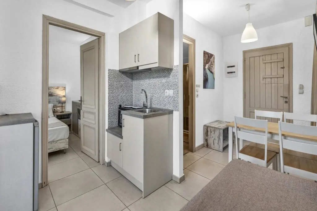 Evina Rooms & Suites