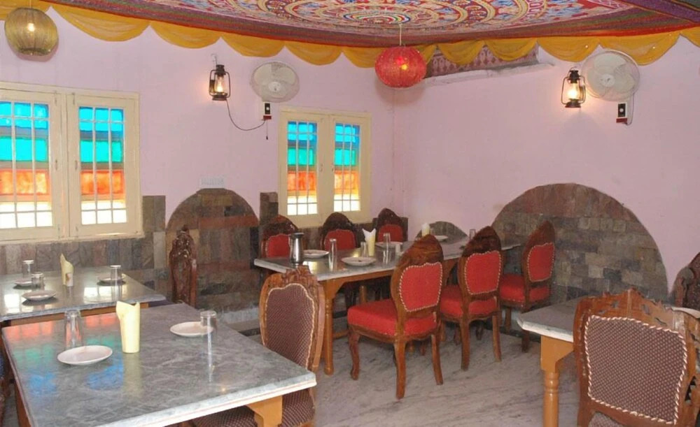 Royal Aashiyana Palace Hotel