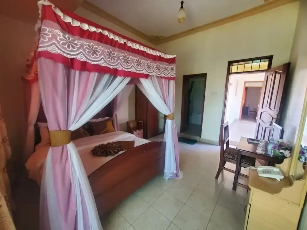 Ihuru 50 Hotel And Gardens