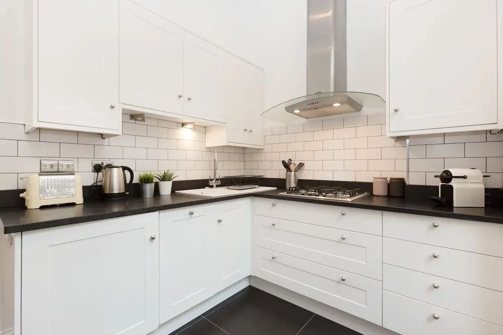 2 Bdr Queens Gardens by the Residences