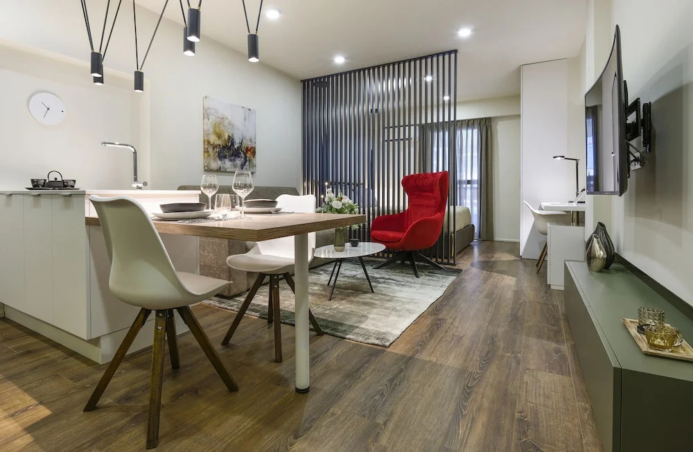 Luxury suites with JACUZZI by Sea&theCity