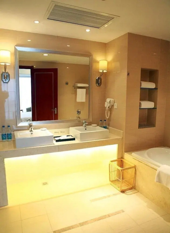 Suzhou East Shahu Linli Business Hotel