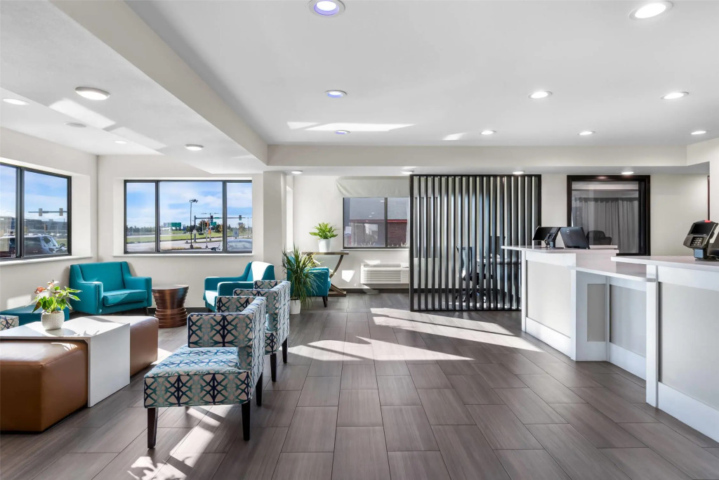 Clarion Pointe Milwaukee Airport